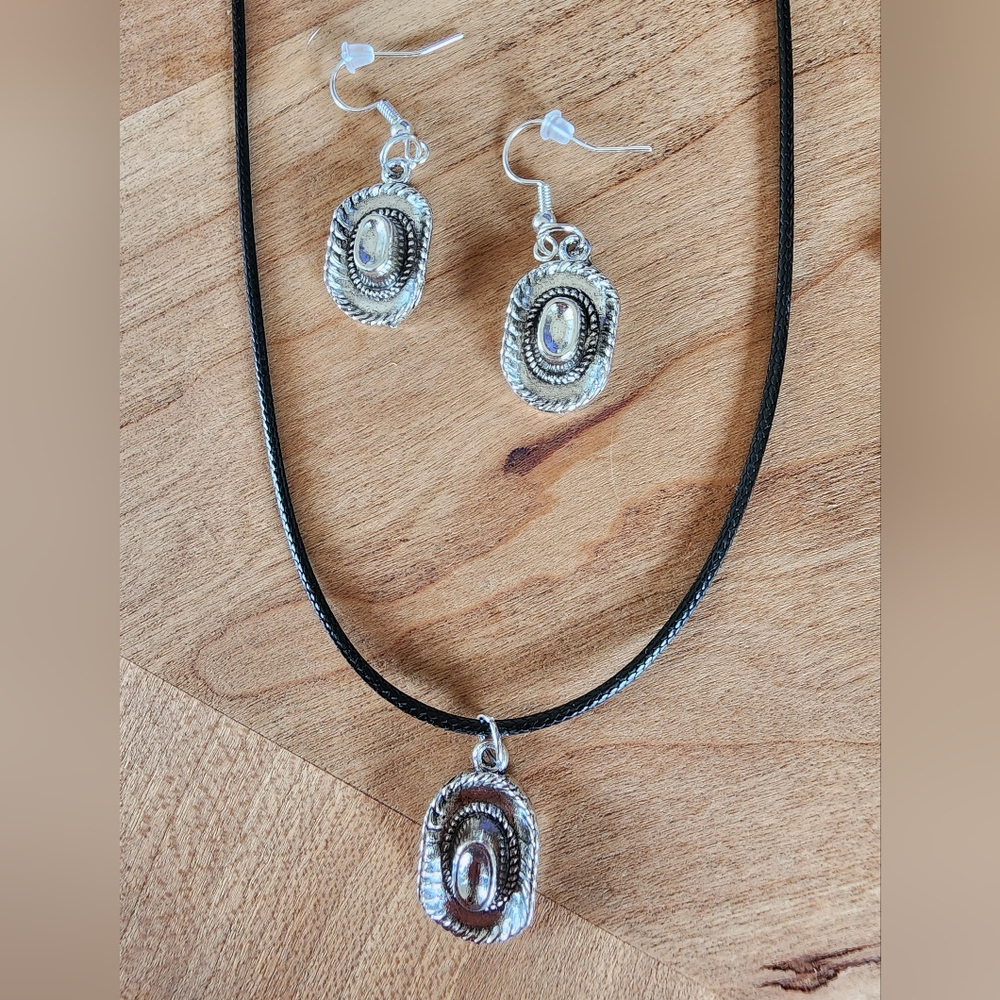 Cowgirl hat necklace earring set